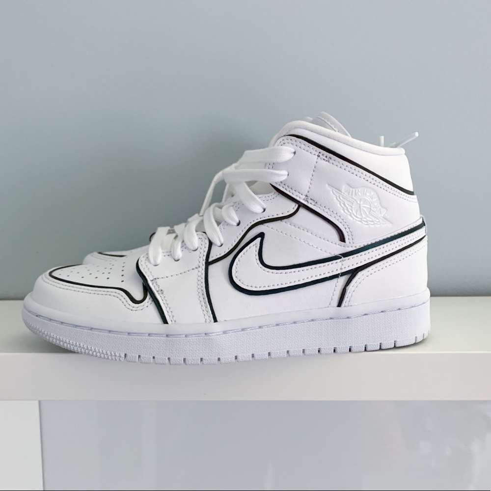 Jordan 1 Mid Iridescent
